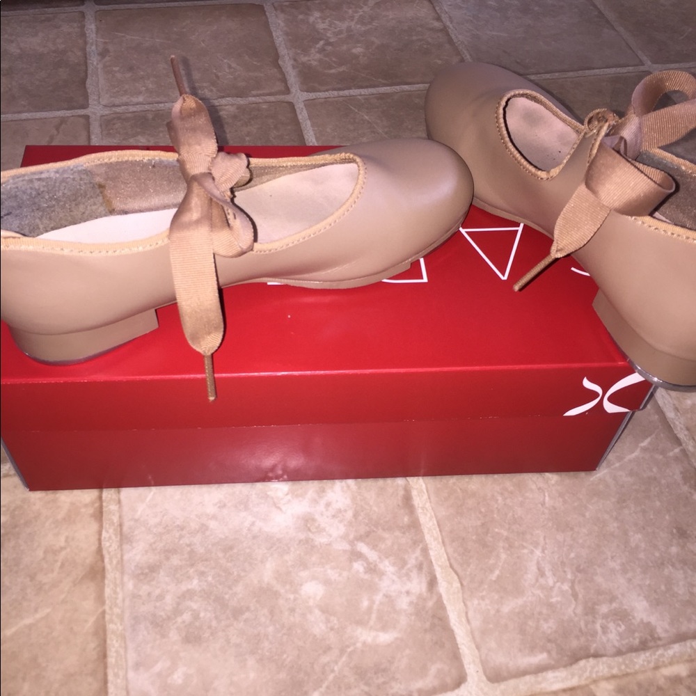 Girls nude / tan tap shoes